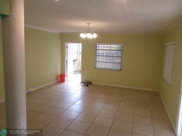 Hallandale Beach, FL 33009,717 NE 10th Ave  #West