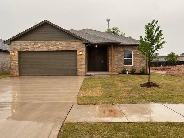 1113 N Silver Leaf Drive, Moore, OK 73160