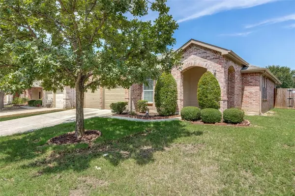 921 Swift Drive, Aubrey, TX 76227