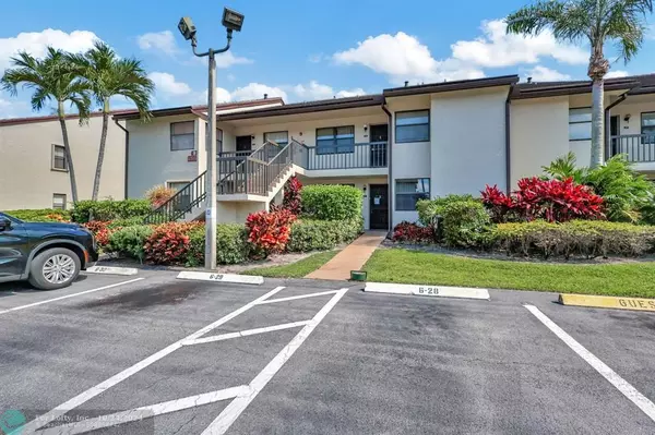 Lake Worth, FL 33467,7650 Tahiti Ln  #102