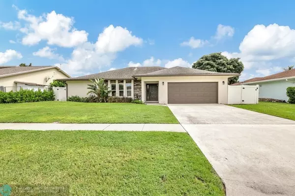 5052 Woodstone Circle, Lake Worth, FL 33463