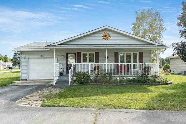 2 St James PL, Wasaga Beach, ON L9Z 3A8