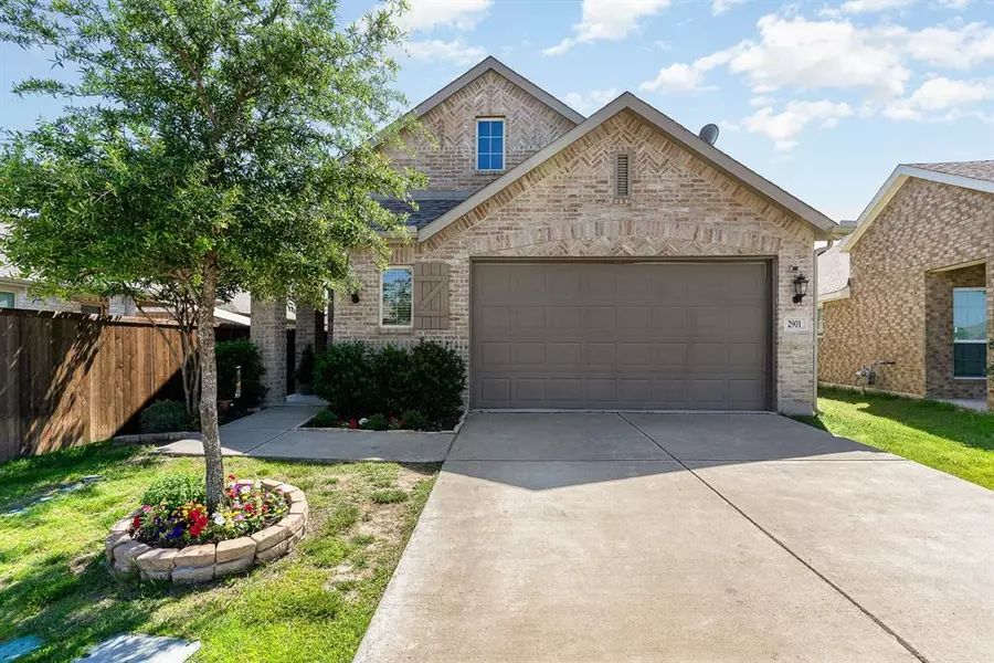 2901 Hobby Drive, Forney, TX 75126