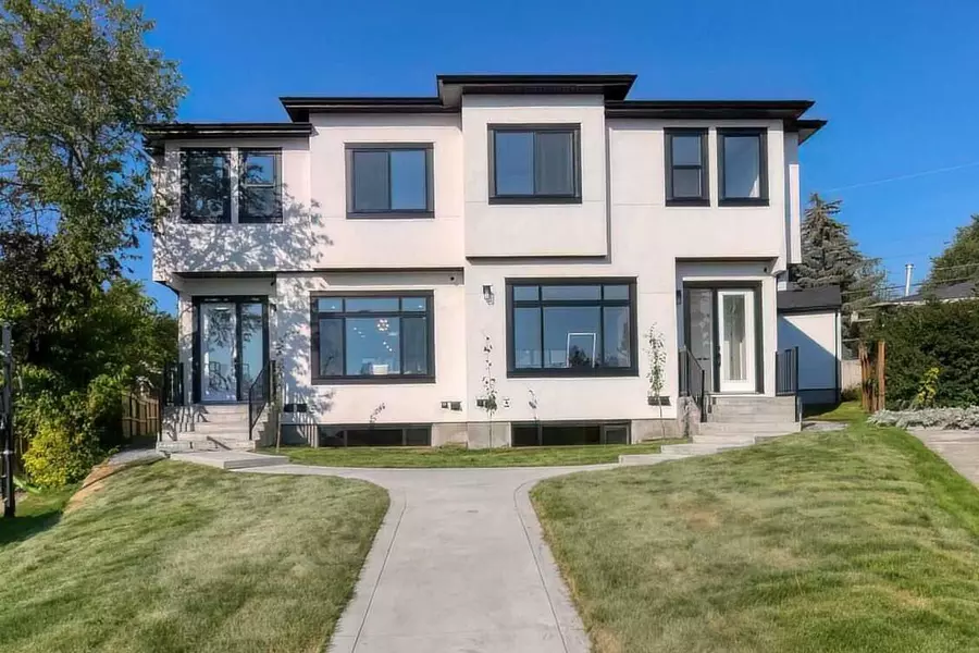 17 & 19 Hendon PL Northwest, Calgary, AB T2K 2A2