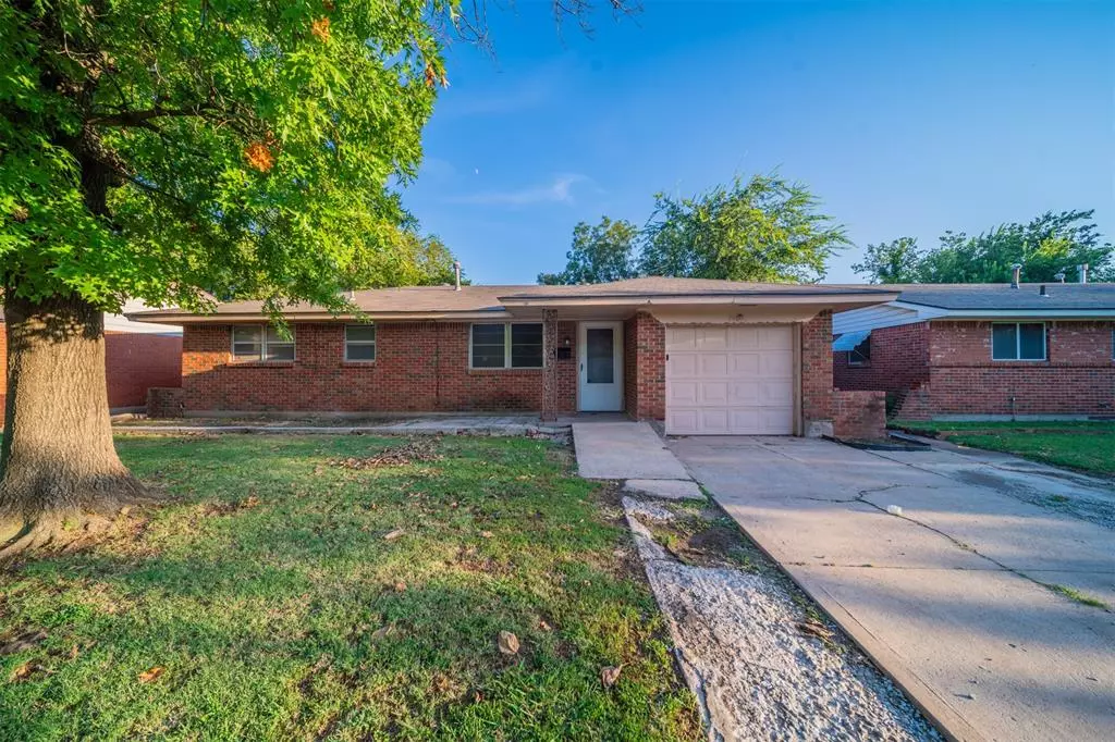 Moore, OK 73160,740 SW 3rd Street