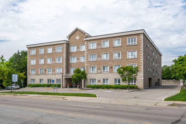 112 Simcoe RD #303, Bradford West Gwillimbury, ON L3Z 1Y2