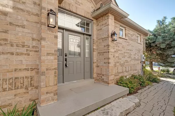 Oakville, ON L6M 4B3,2177 Forest Gate PARK