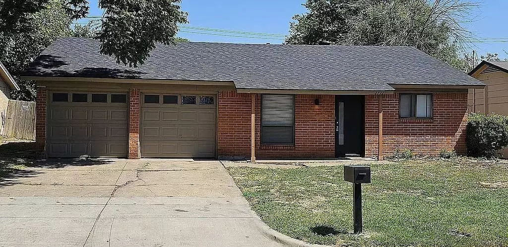 2711 Plaza Street, Arlington, TX 76010