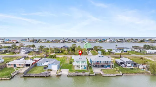 113 Pintail Ln, Rockport, TX 78382