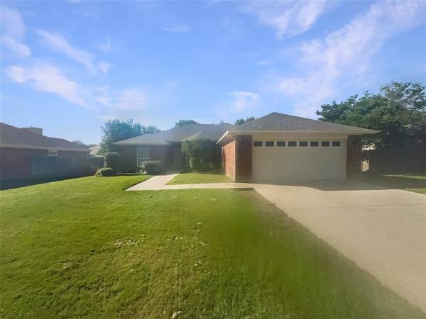 540 Dylan Court,  Azle,  TX 76020