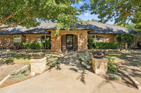 201 Green Oaks Trail, Hudson Oaks, TX 76087