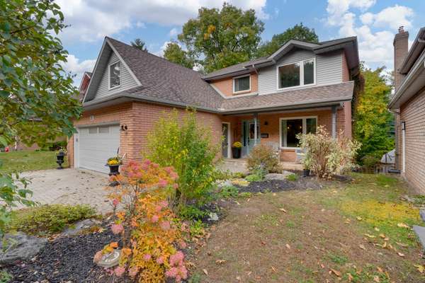 52 Mayfair DR, Barrie, ON L4N 6Y7