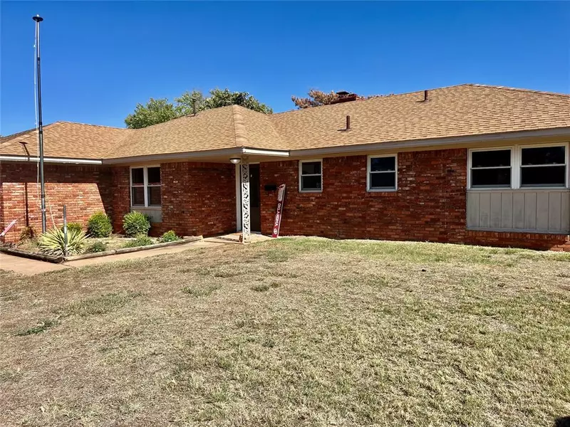 1607 Crestview Drive, Cordell, OK 73632