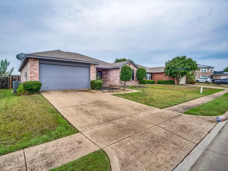 1509 Queen Annes Drive, Burleson, TX 76028