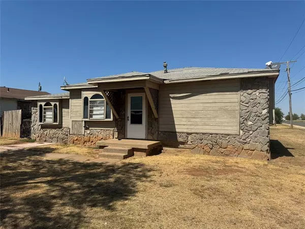 1409 E Hemlock Street, Altus, OK 73521