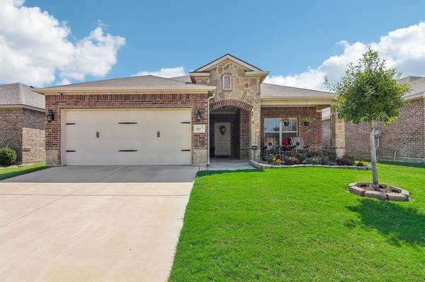 337 Marble Creek Drive, Fort Worth, TX 76131