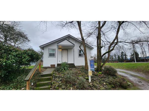 214 23RD AVE, Longview, WA 98632