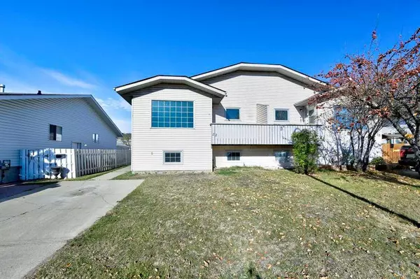 22 Dixon CRES, Red Deer, AB T4R2J1