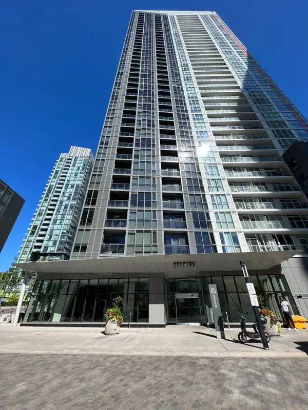 Toronto C01, ON M5V 0J9,85 Queens Wharf RD #517