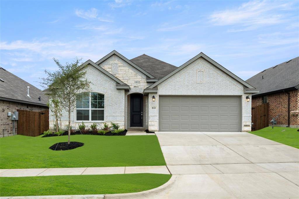 910 Misty Lane, Cleburne, TX 76033
