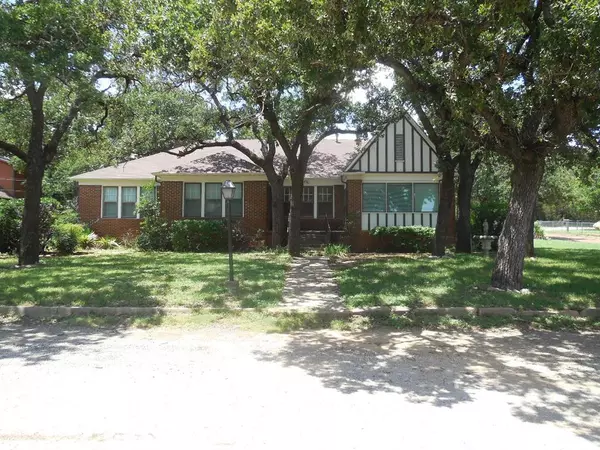 901 Cherry Street, Ranger, TX 76470