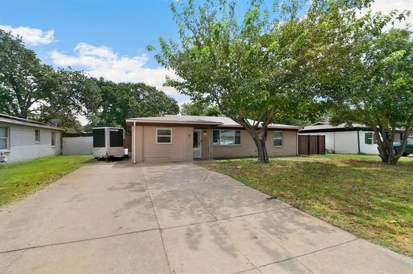 3820 Lakewood Drive, Lake Worth, TX 76135