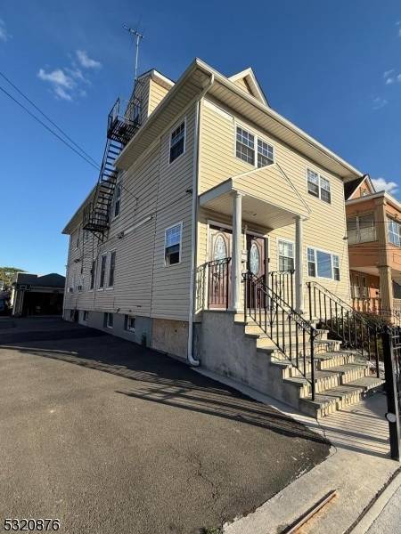 943 E 28th St, Paterson City, NJ 07513