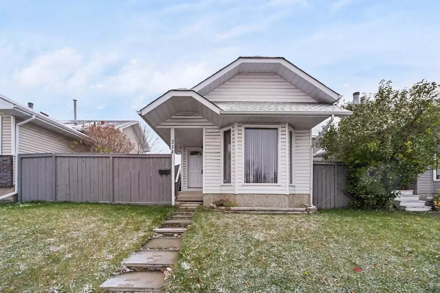 211 Sandstone DR Northwest, Calgary, AB T3K 3C4