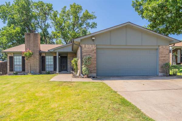 3828 Aspenwood Drive, Bedford, TX 76021