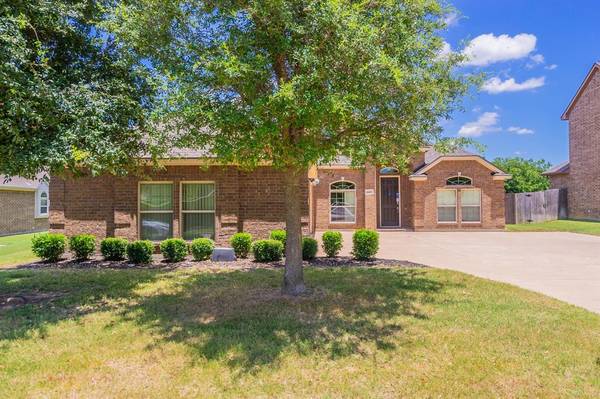 4411 Don Drive, Mansfield, TX 76063