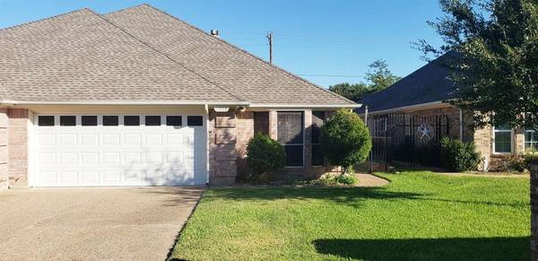 1208 Henard Lane, Granbury, TX 76048