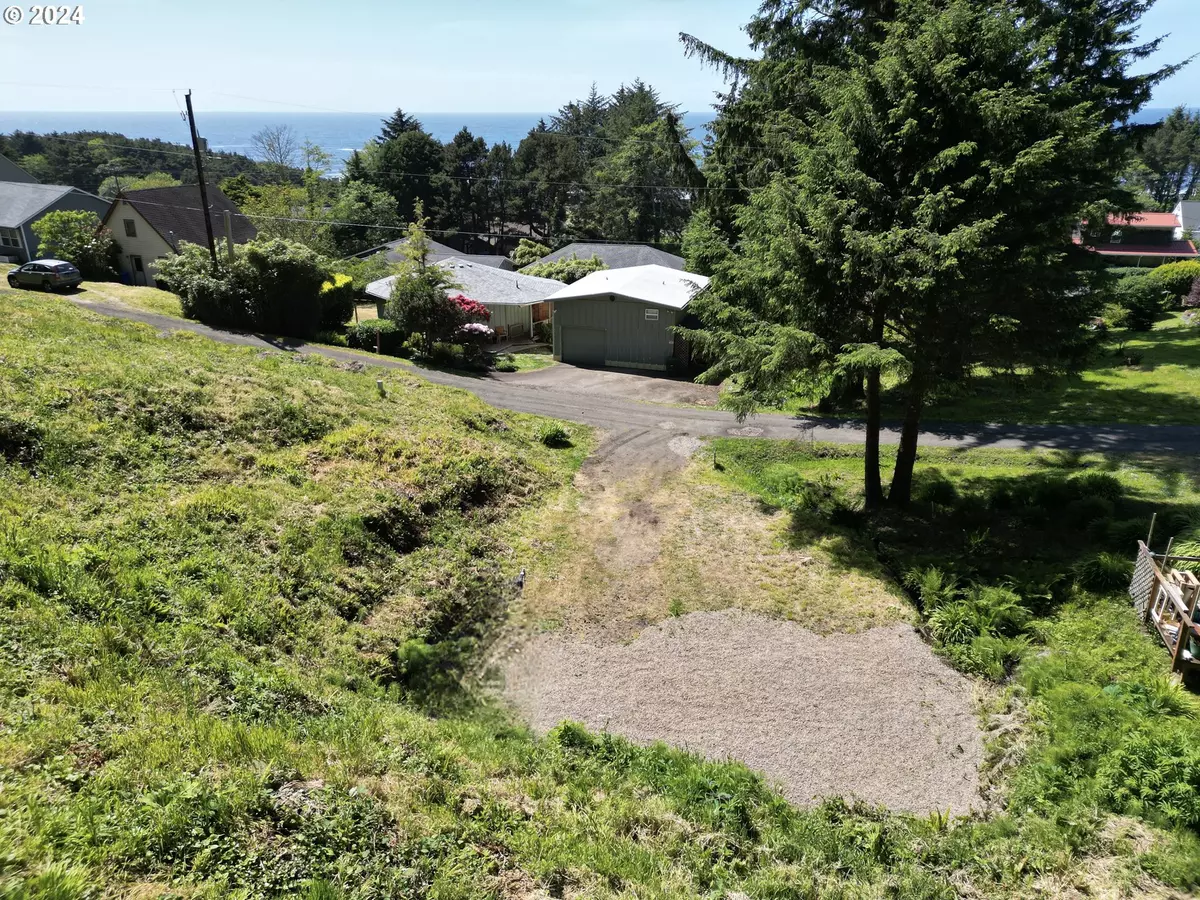 Yachats, OR 97498,512 OVERLOOK DR