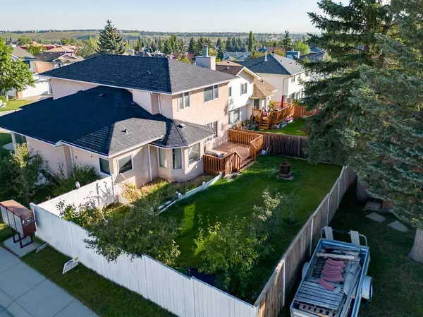 Calgary, AB T3K 3Y5,135 Sandringham RD NW