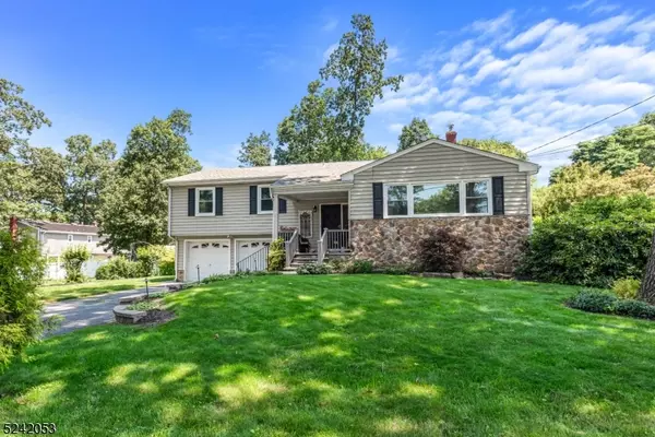 8 Evergreen Ln, Randolph Twp., NJ 07869