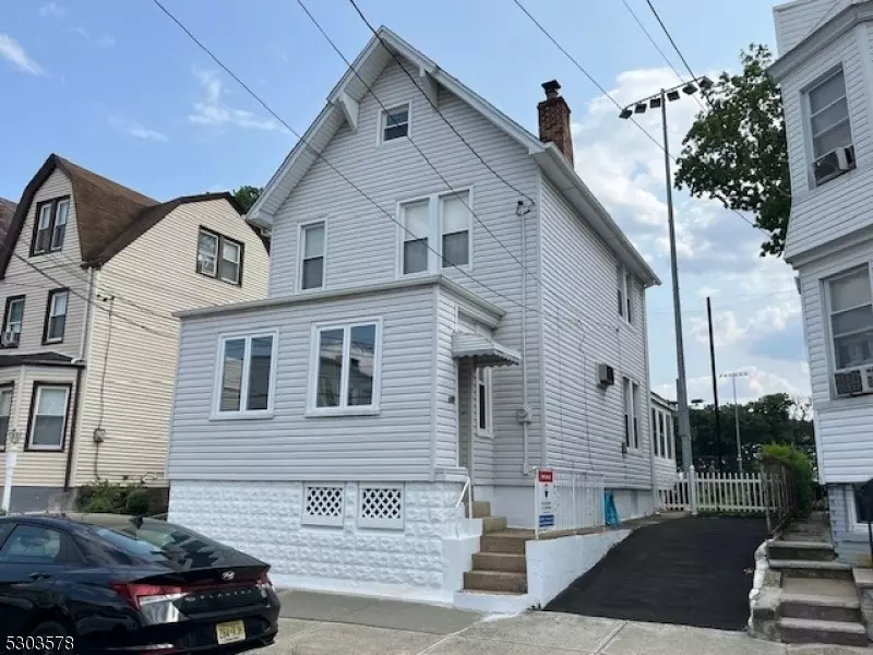 128 Dukes St, Kearny Town, NJ 07032