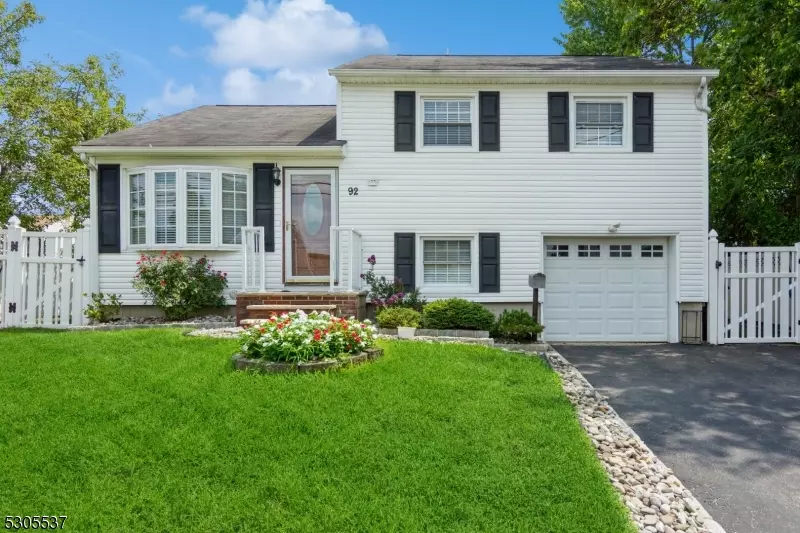 92 N Grant Ave, Woodbridge Twp., NJ 07067