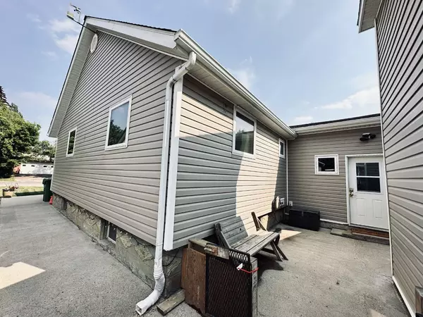 Lashburn, SK S0M 1H0,114 1st ST W