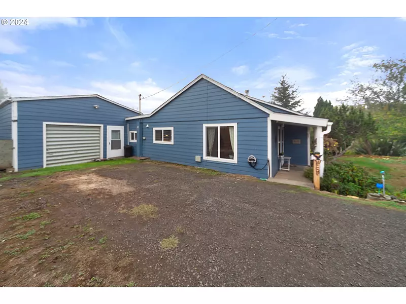 1137 W 8TH ST, Coquille, OR 97423