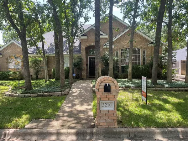 3210 Summergrove Drive, Arlington, TX 76001