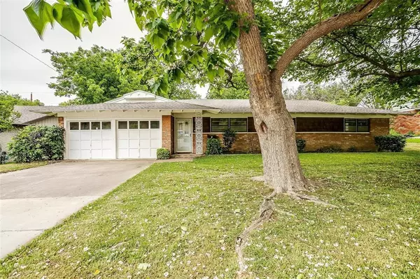 5301 Garrick Avenue, Fort Worth, TX 76133