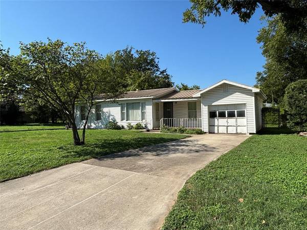 2305 Southside Drive, Brownwood, TX 76801