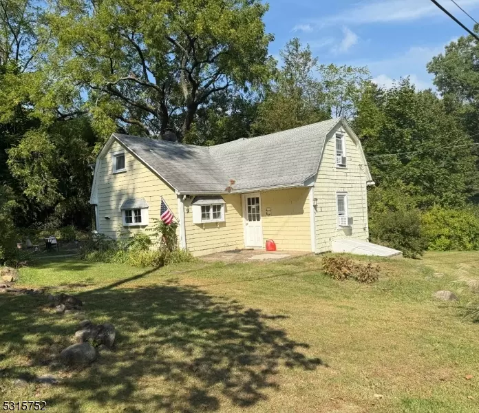 9 Hamilton Rd, Long Hill Twp., NJ 07933