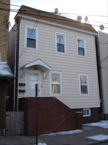 104 Highland St, Paterson City, NJ 07524