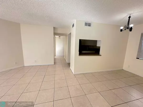 West Palm Beach, FL 33401,1850 N Congress Ave  #208