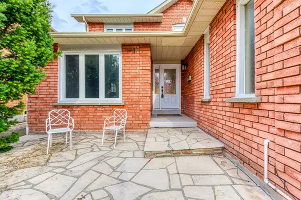 Mississauga, ON L5B 3N6,4235 Hazineh CT