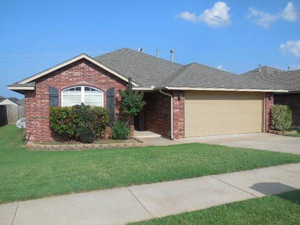 4404 Applegate Drive, Moore, OK 73160