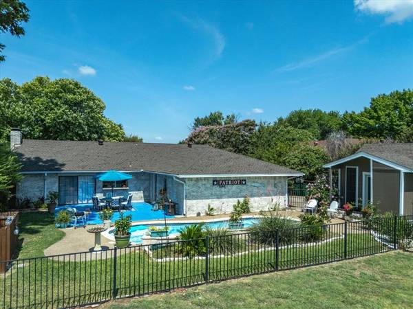 410 Gingerbread Lane,  Waxahachie,  TX 75165