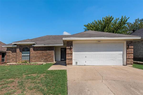 5945 Sundown Drive, Watauga, TX 76148