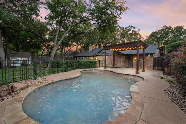 2705 Greenbrook Drive,  Arlington,  TX 76016