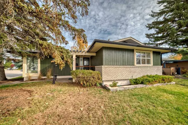 Calgary, AB T2J 3A1,2311 Lake Bonavista DR SE